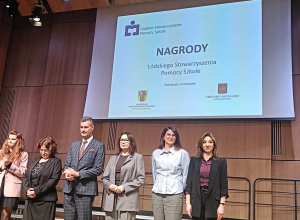 Nagroda Łódzkiego Stowarzyszenia Pomocy Szkole dla naszej nauczycielki oraz uczennicy Nagroda Łódzkiego Stowarzyszenia Pomocy Szkole dla naszej nauczycielki oraz uczennicy